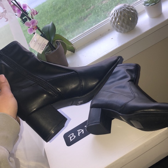 Fashion nova pleather pointed toe black ankle booties - Picture 5 of 7